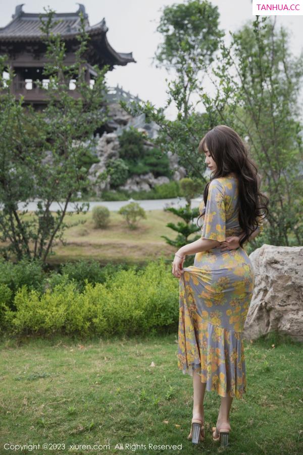   [XiuRen]高清写真图 2023.06.20 No.6949 严利娅Yuliya 长裙美腿第19张图片